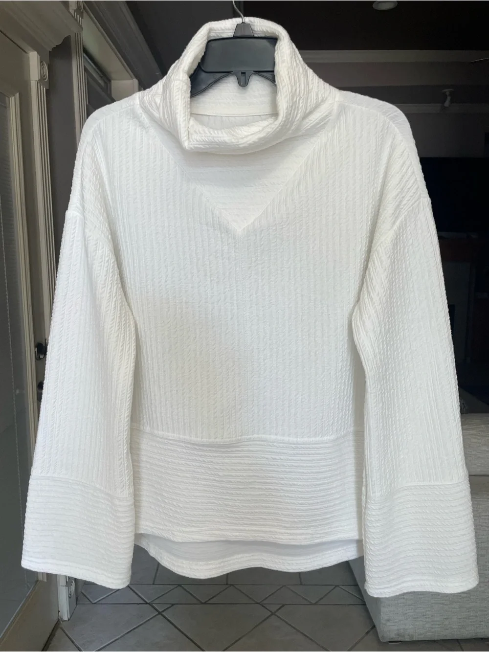 Tahari Sport Off White Ivory Ribbed Cowl Neck Bell Sleeve Sweater S⁠